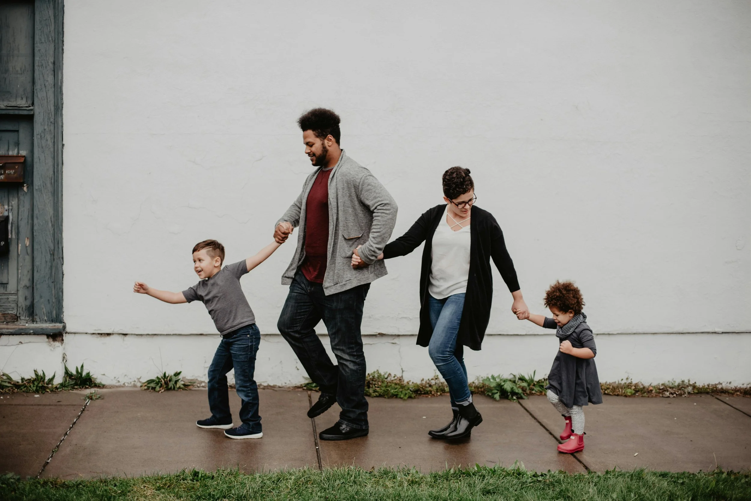 Family walking together. IFS therapy at Life Threads Therapy in West LA
